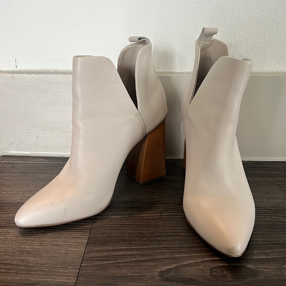 Steve Madden Biege Boots - Size 9, 4-Inch Heel